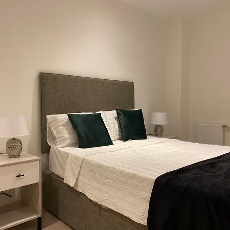 Triple T Homes Cosy 2 Bedroom Apartment With Balcony 伊尔福德 外观 照片