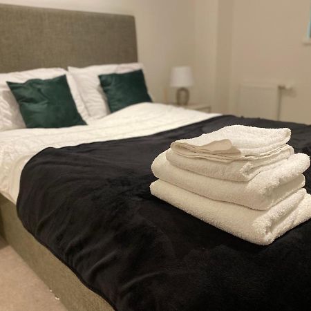 Triple T Homes Cosy 2 Bedroom Apartment With Balcony 伊尔福德 外观 照片