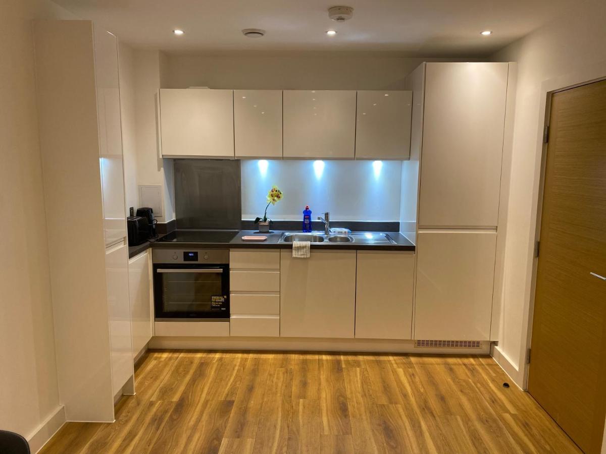 Triple T Homes Cosy 2 Bedroom Apartment With Balcony 伊尔福德 外观 照片