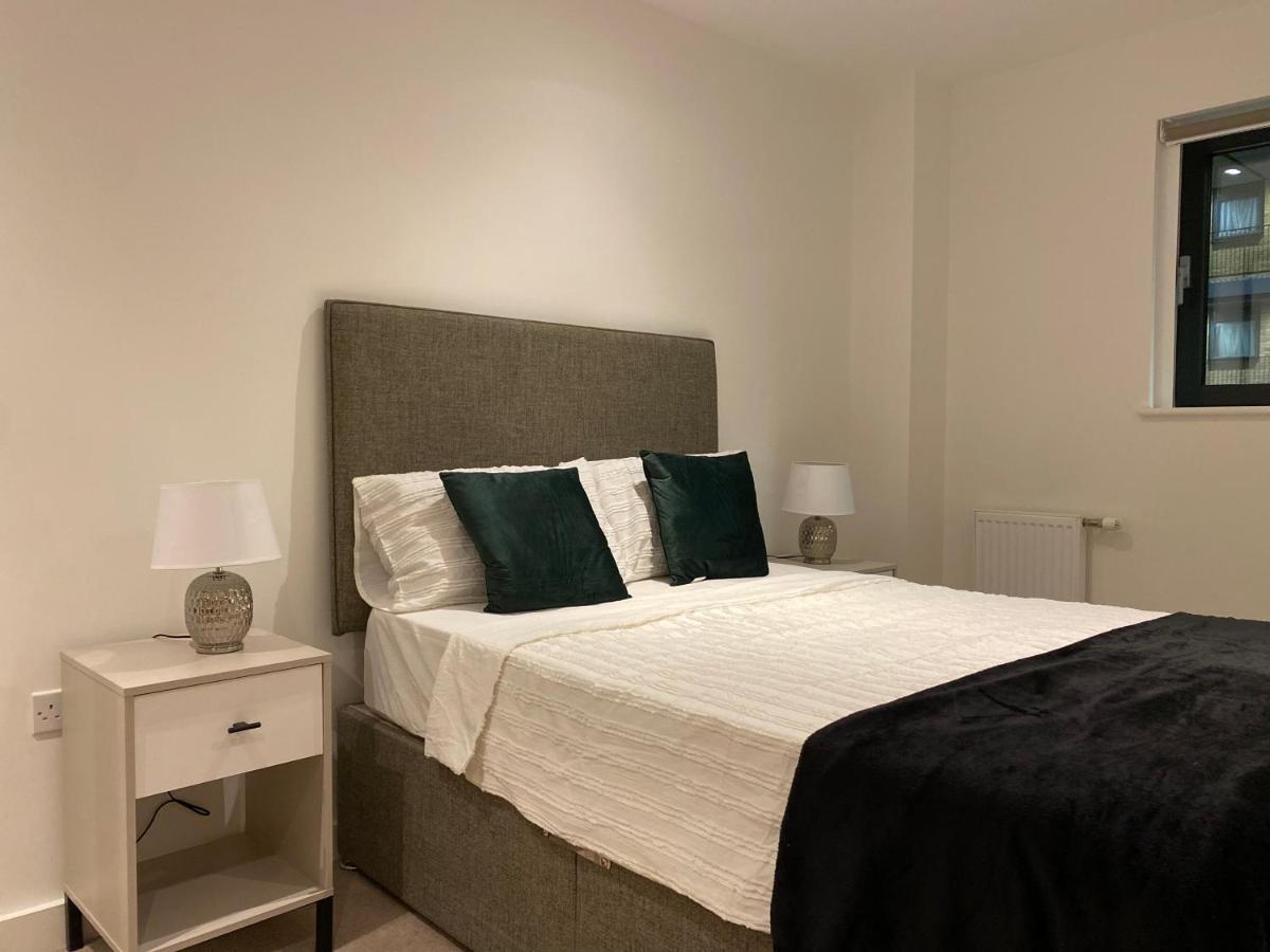 Triple T Homes Cosy 2 Bedroom Apartment With Balcony 伊尔福德 外观 照片