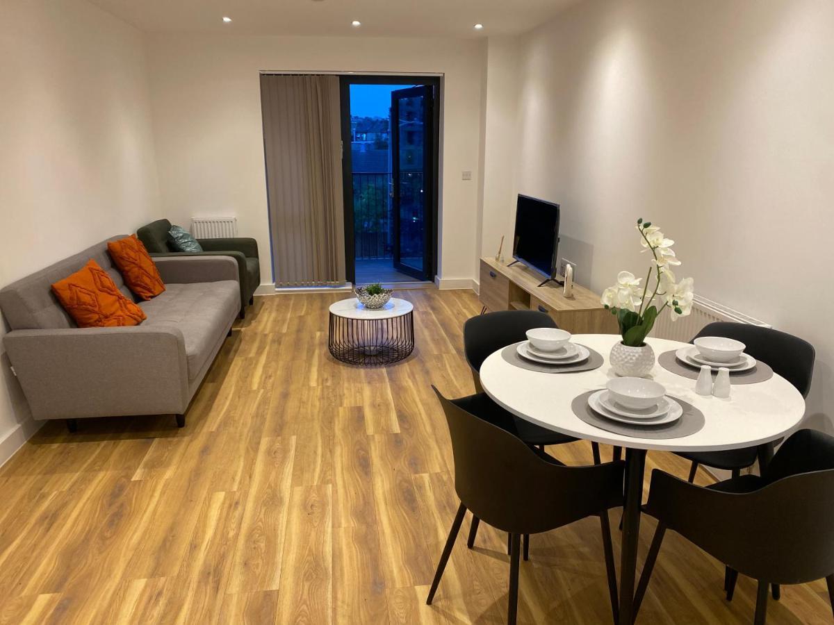 Triple T Homes Cosy 2 Bedroom Apartment With Balcony 伊尔福德 外观 照片