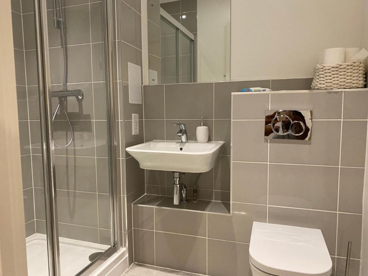 Triple T Homes Cosy 2 Bedroom Apartment With Balcony 伊尔福德 外观 照片